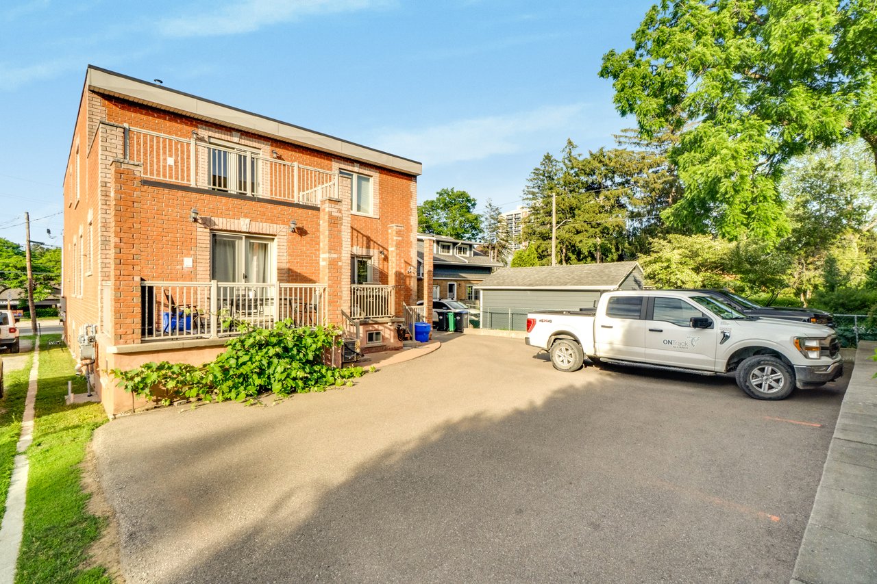 48 Mississauga Rd N 4