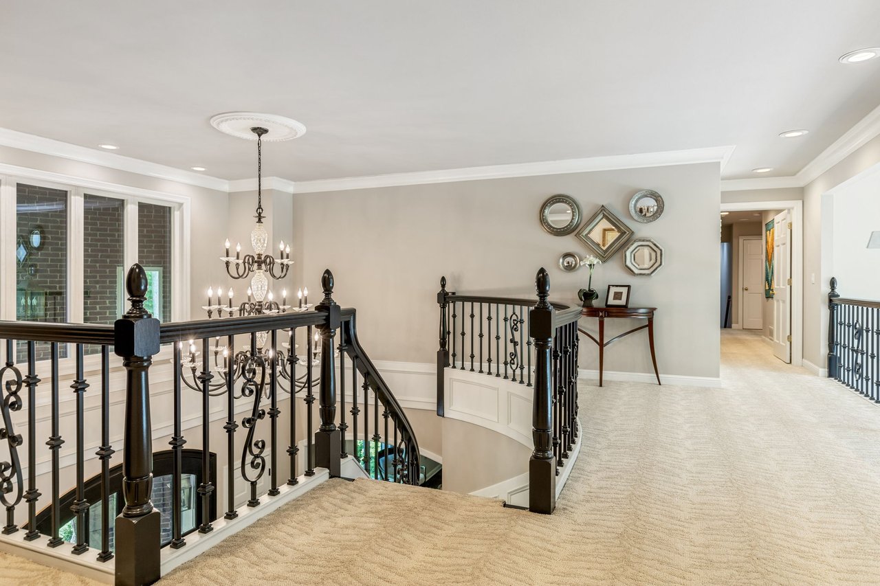 11 Lake Forest Court W