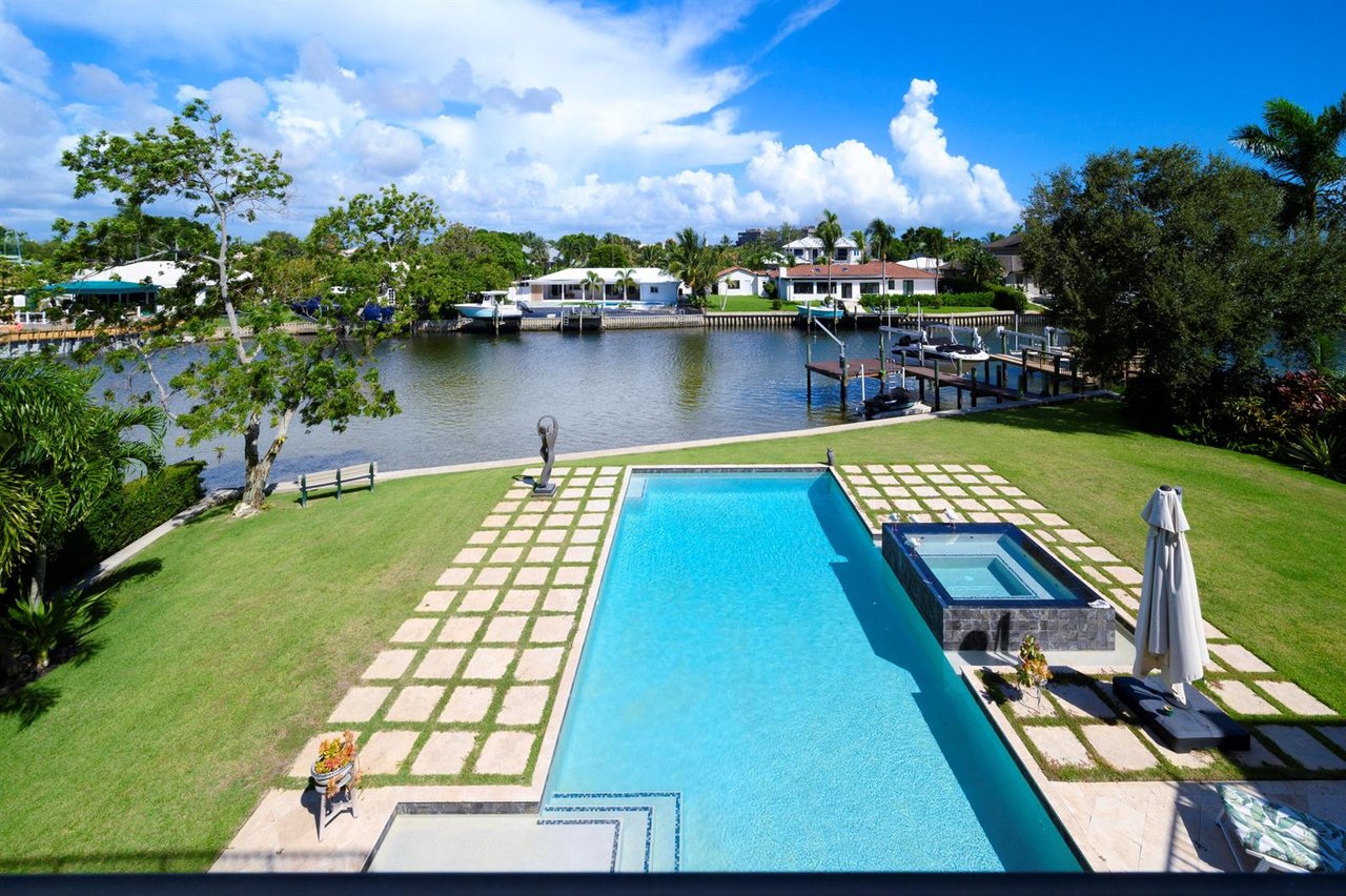 1950 Portage Landing N