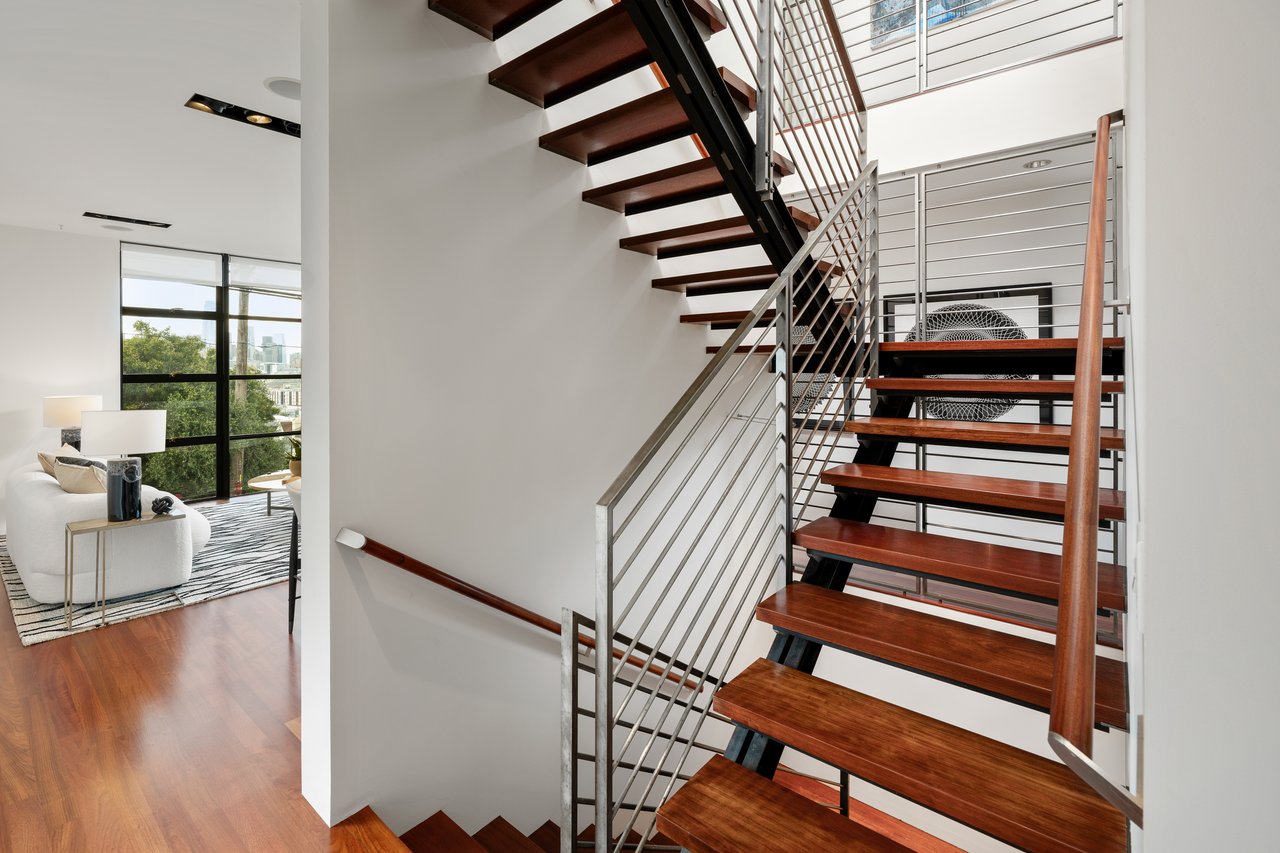 An Urban Compound for Life in Motion