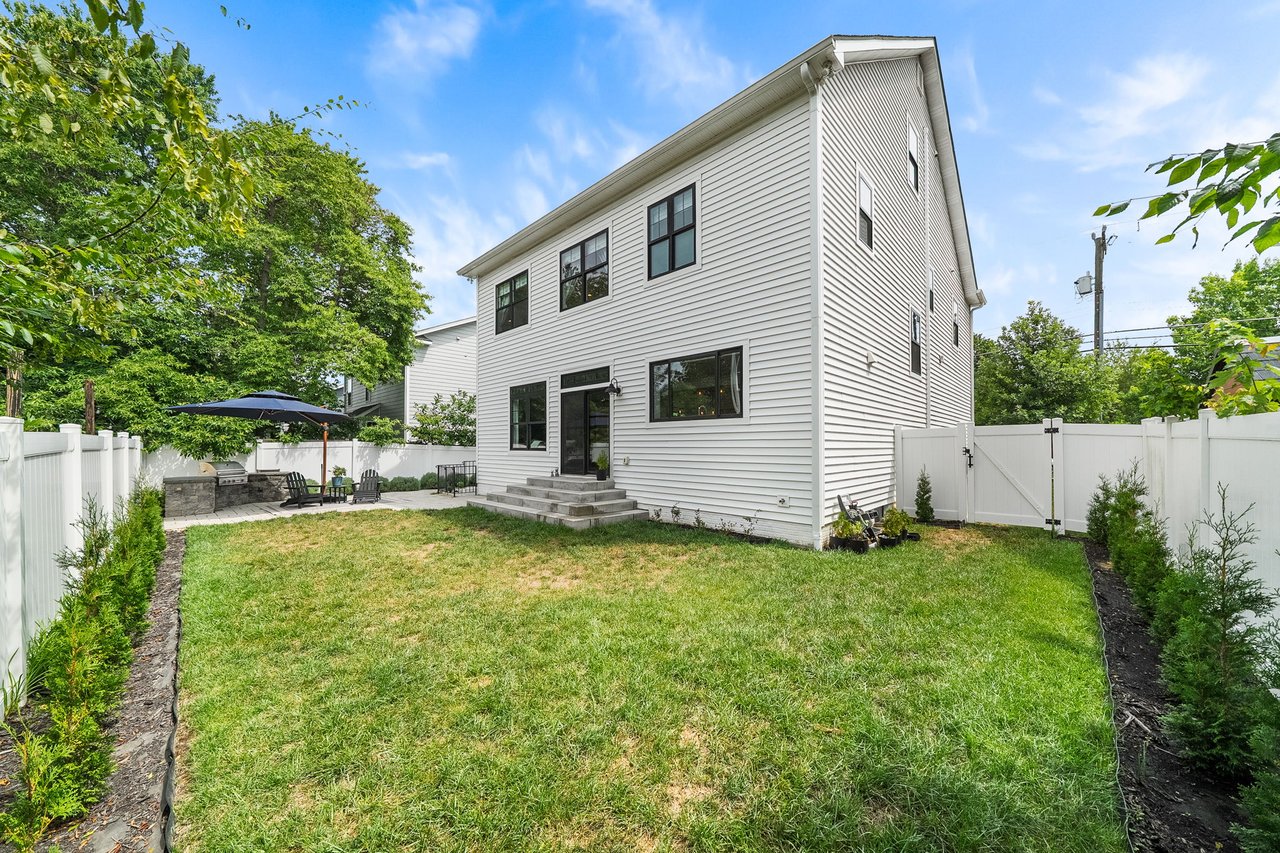 8006 Fort Hunt Rd.