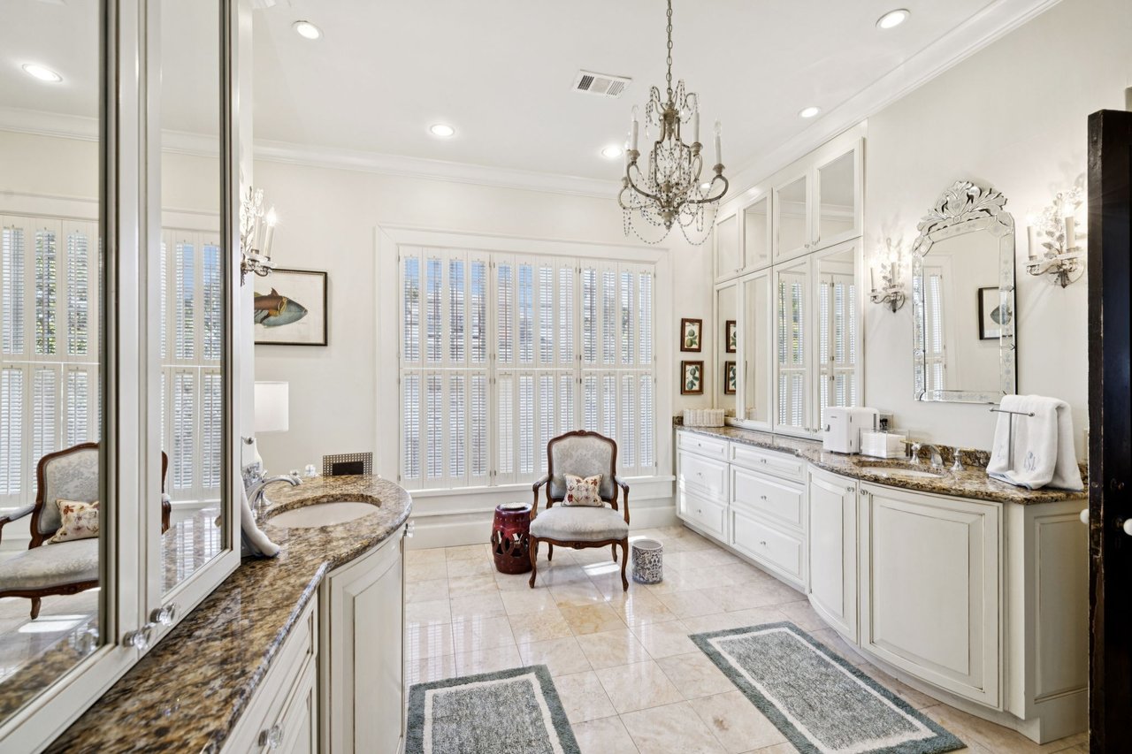 214 3rd Ave S