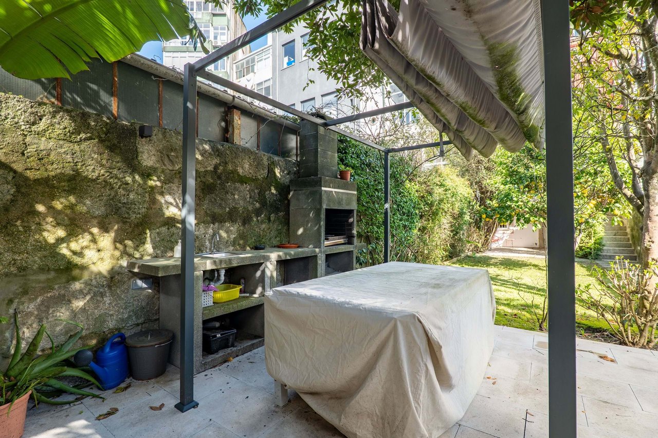 Beautifully Restored Townhouse Property with license for Short-Term rental in Bonfim, Porto