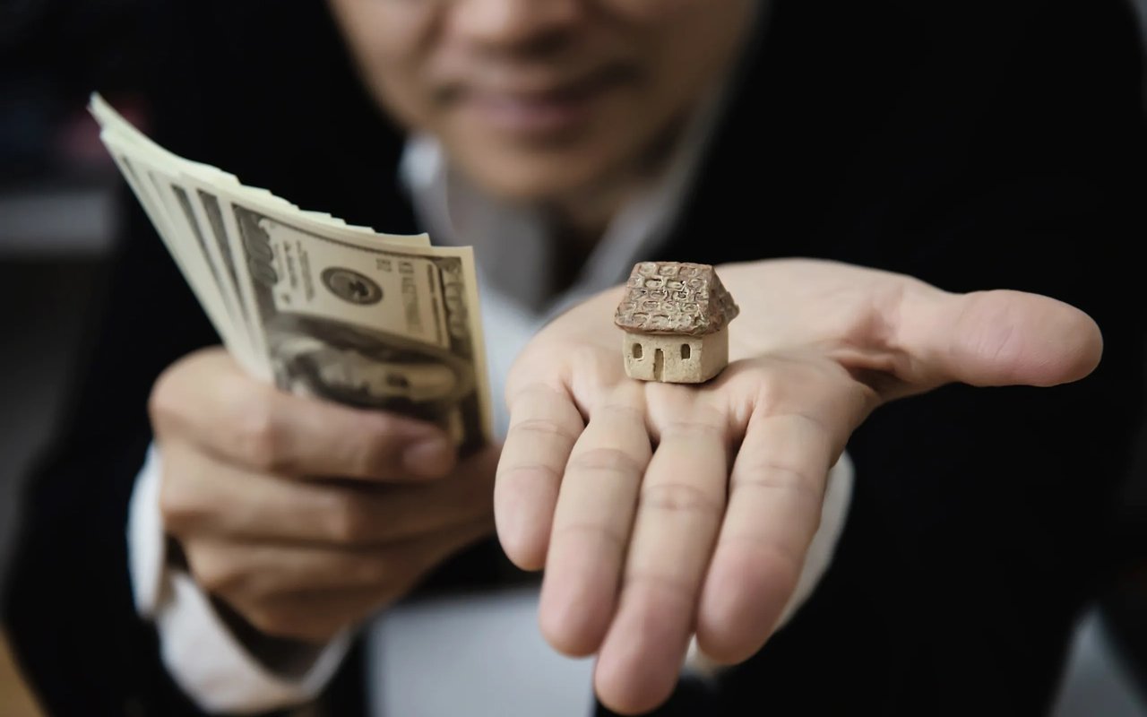 Is Selling Your House for Cash a Good Idea for Homeowners Today?