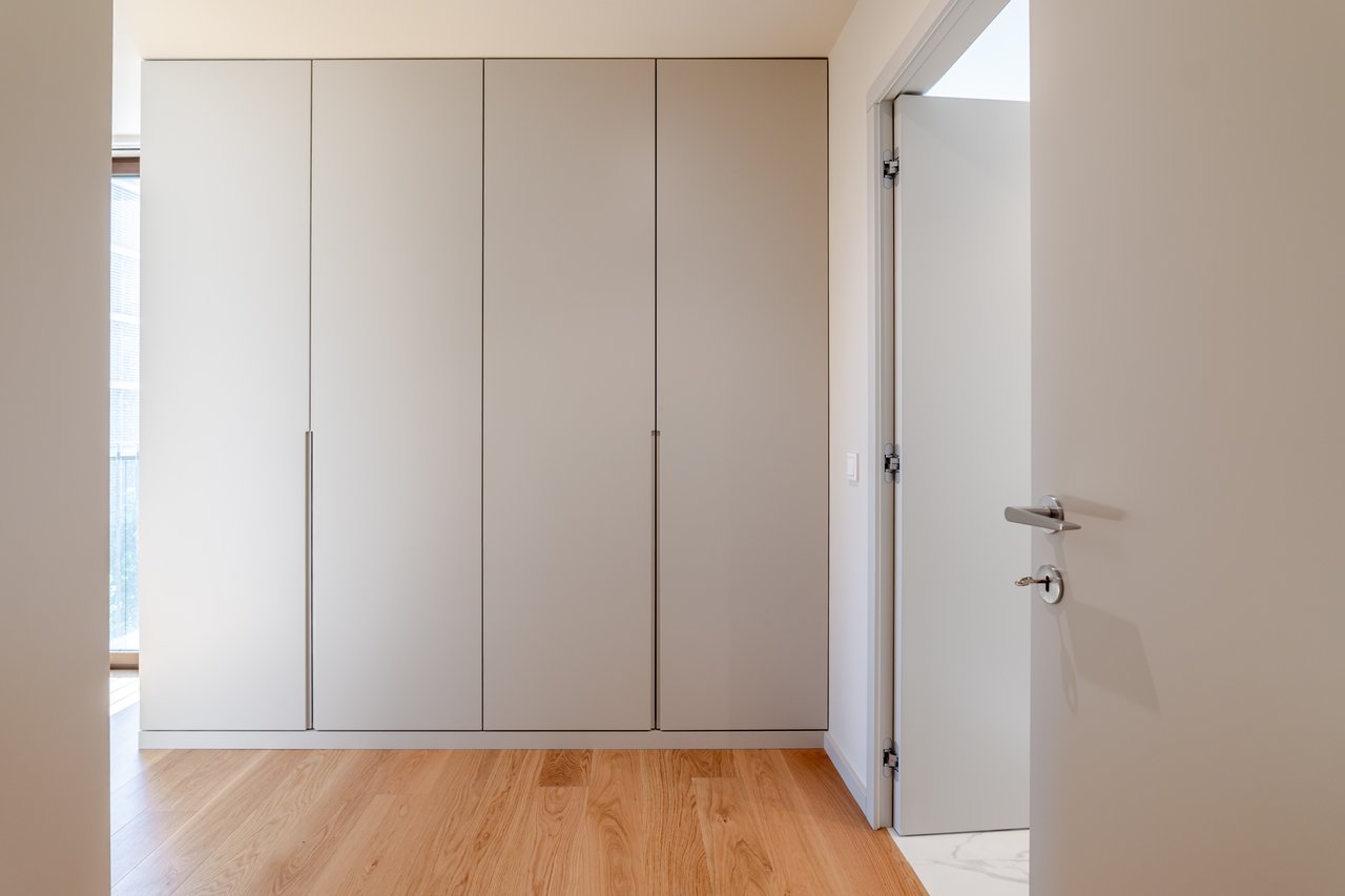 Luxury 4-Bedroom Apartment in Porto