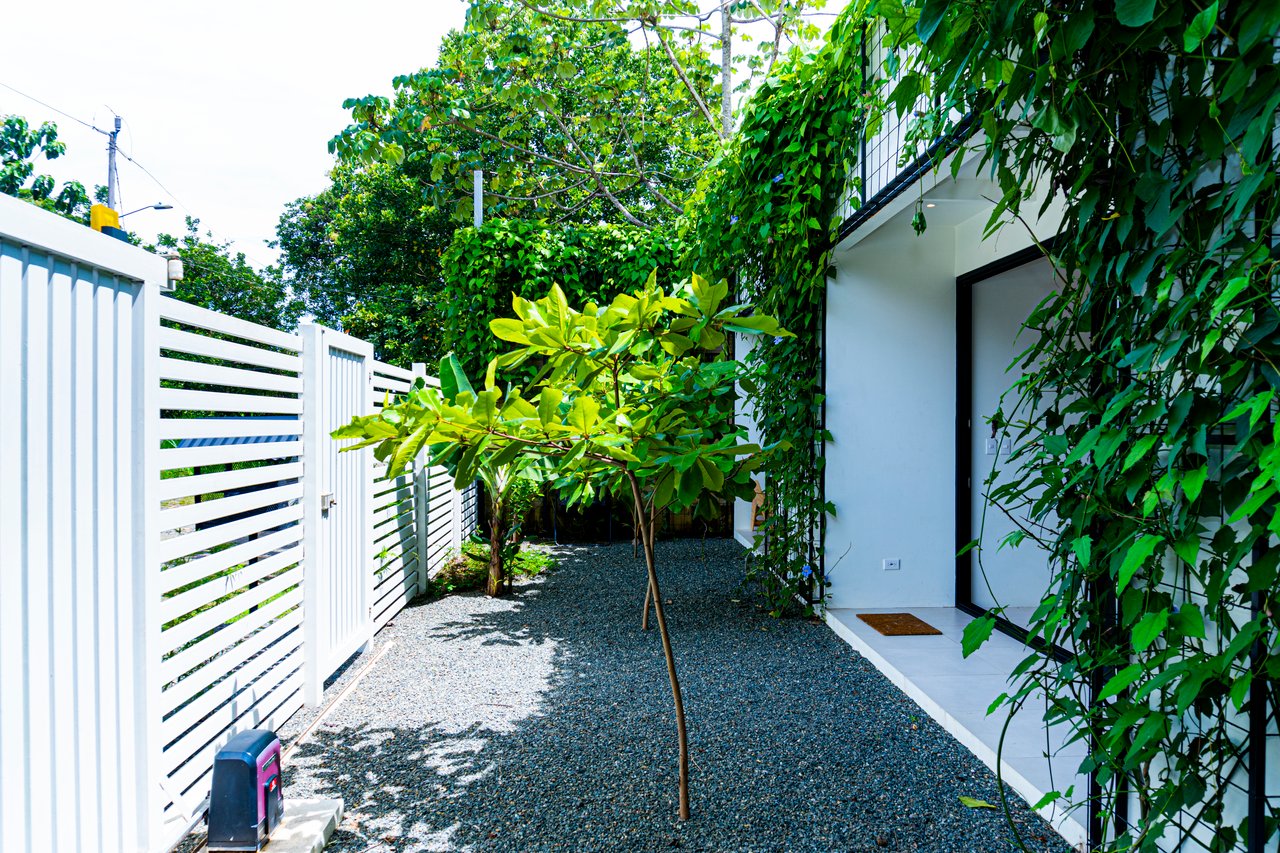 Modern Elegance Meets Tropical Lifestyle in Uvita