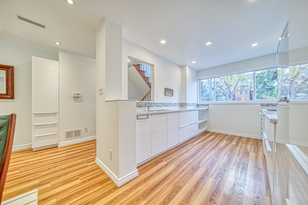 155 Woodbine Ave #5, Toronto