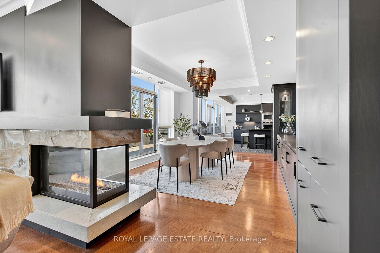 PENTHOUSE MADE FOR WATERFRONT LIVING