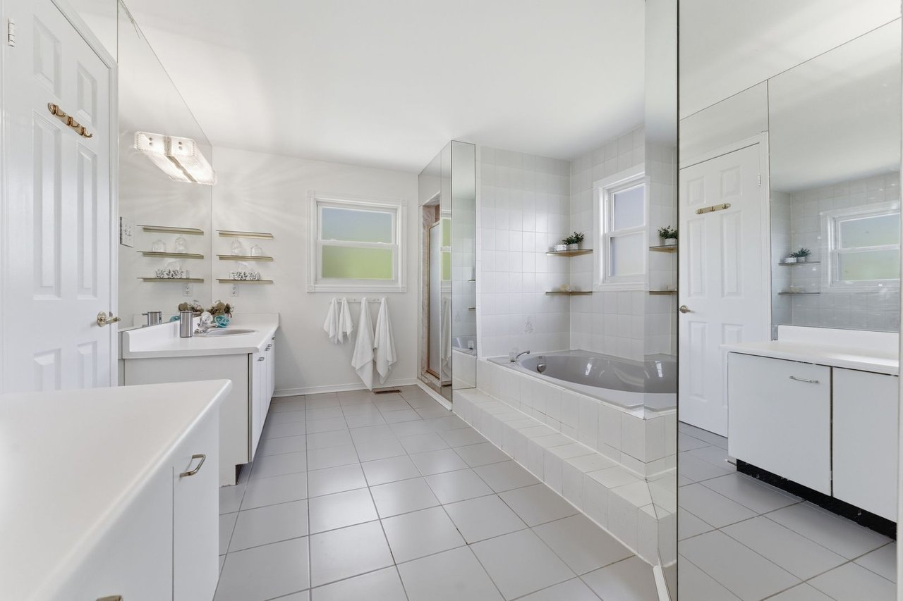 5211 Micmac Cres