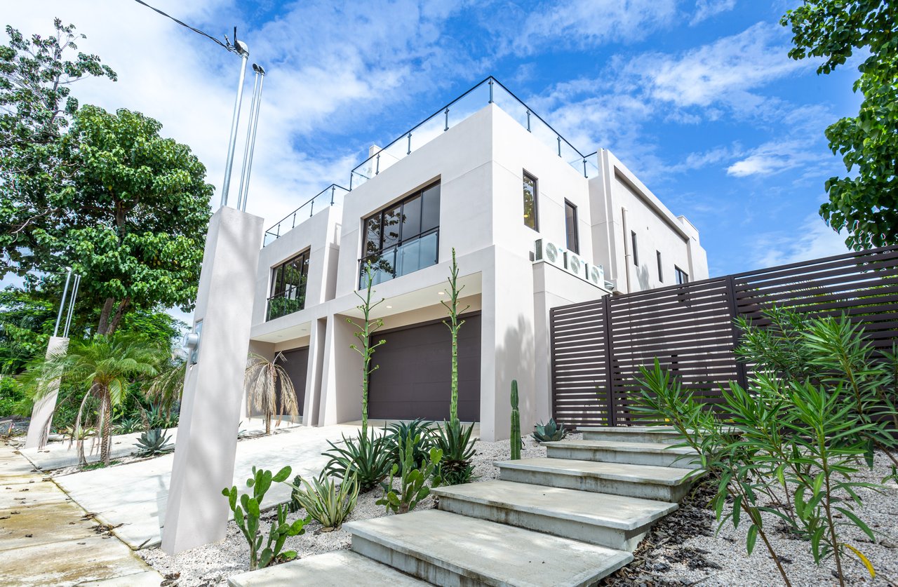 Flamingo Estates Luxury Home | Modern 4-Bed Retreat with Pool & Rooftop Terrace Near Beach & Marina