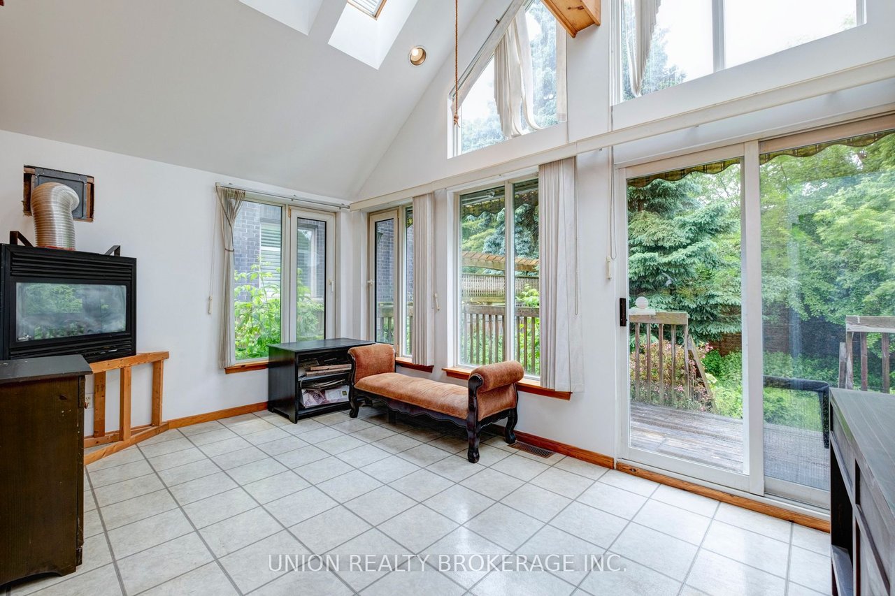 40 Red Deer Ave