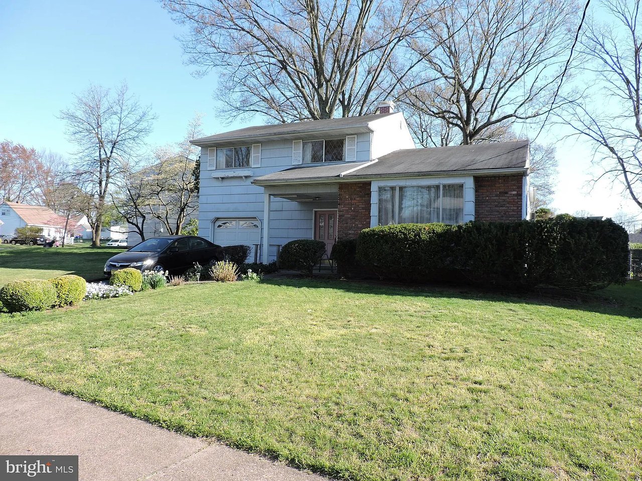 367 Regina Ave