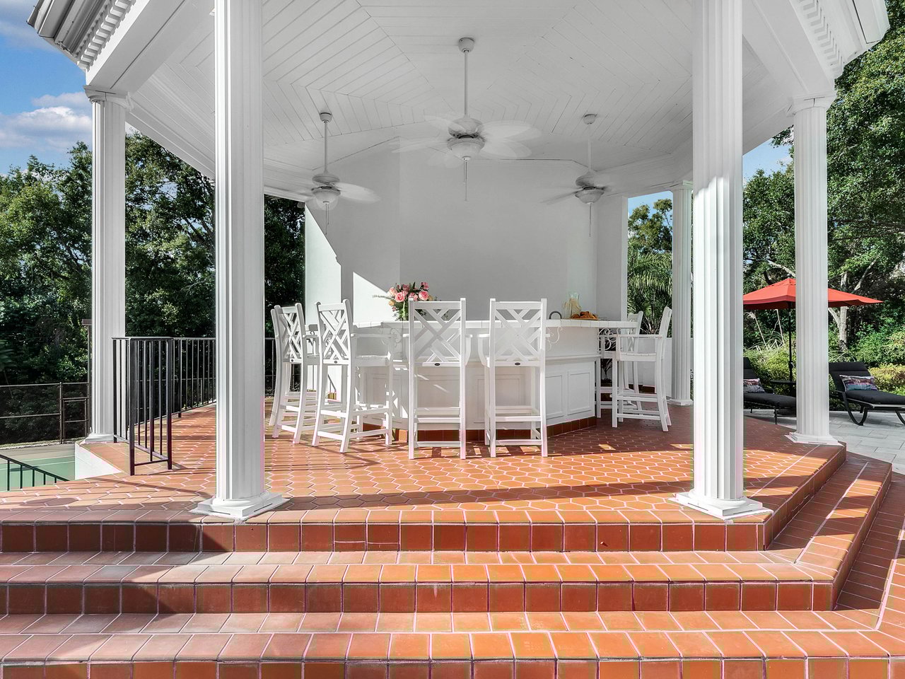 1750 Country Club Rd