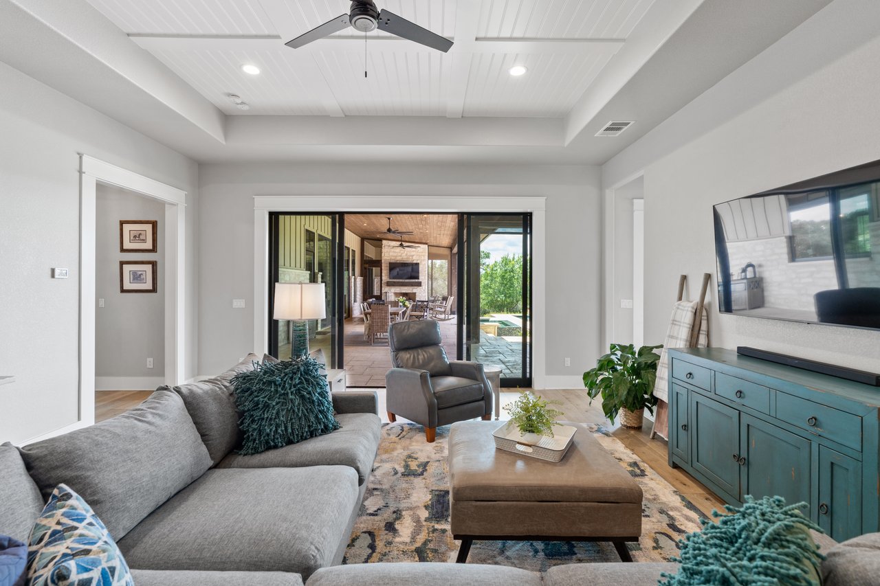1457 Avenida High View