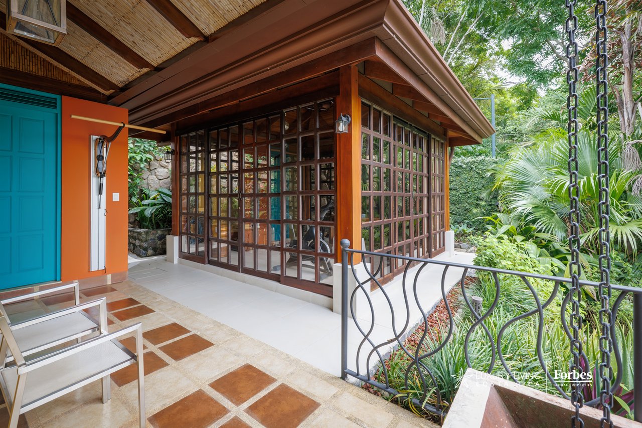 21476 - House: Balinese-Inspired Luxury Home for Sale in Atenas