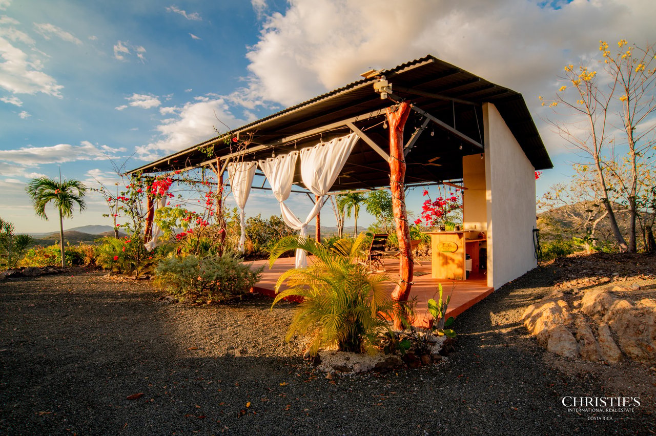 Toltec Estate & Casa Lunax Oceanview Investment Compound