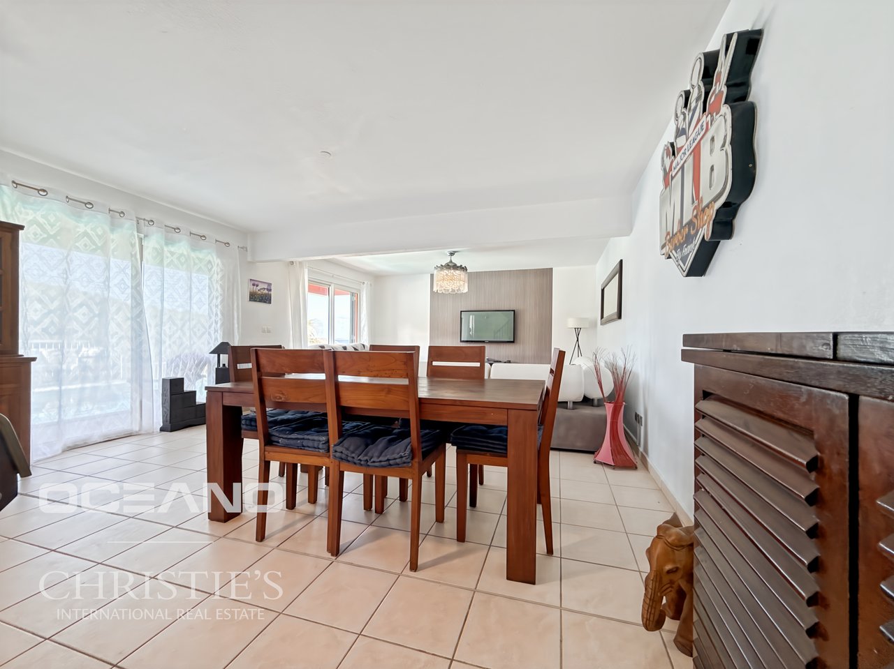 Spacious 3-Bedroom Villa + Studio – OYSTER POND