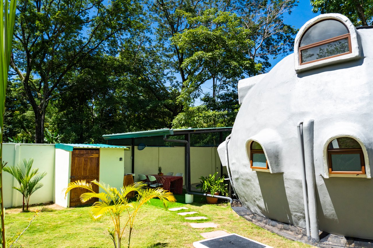 0.07 Acres – Unique 2 Bedroom Dome With Pool Walking Distance To The Beach!!!