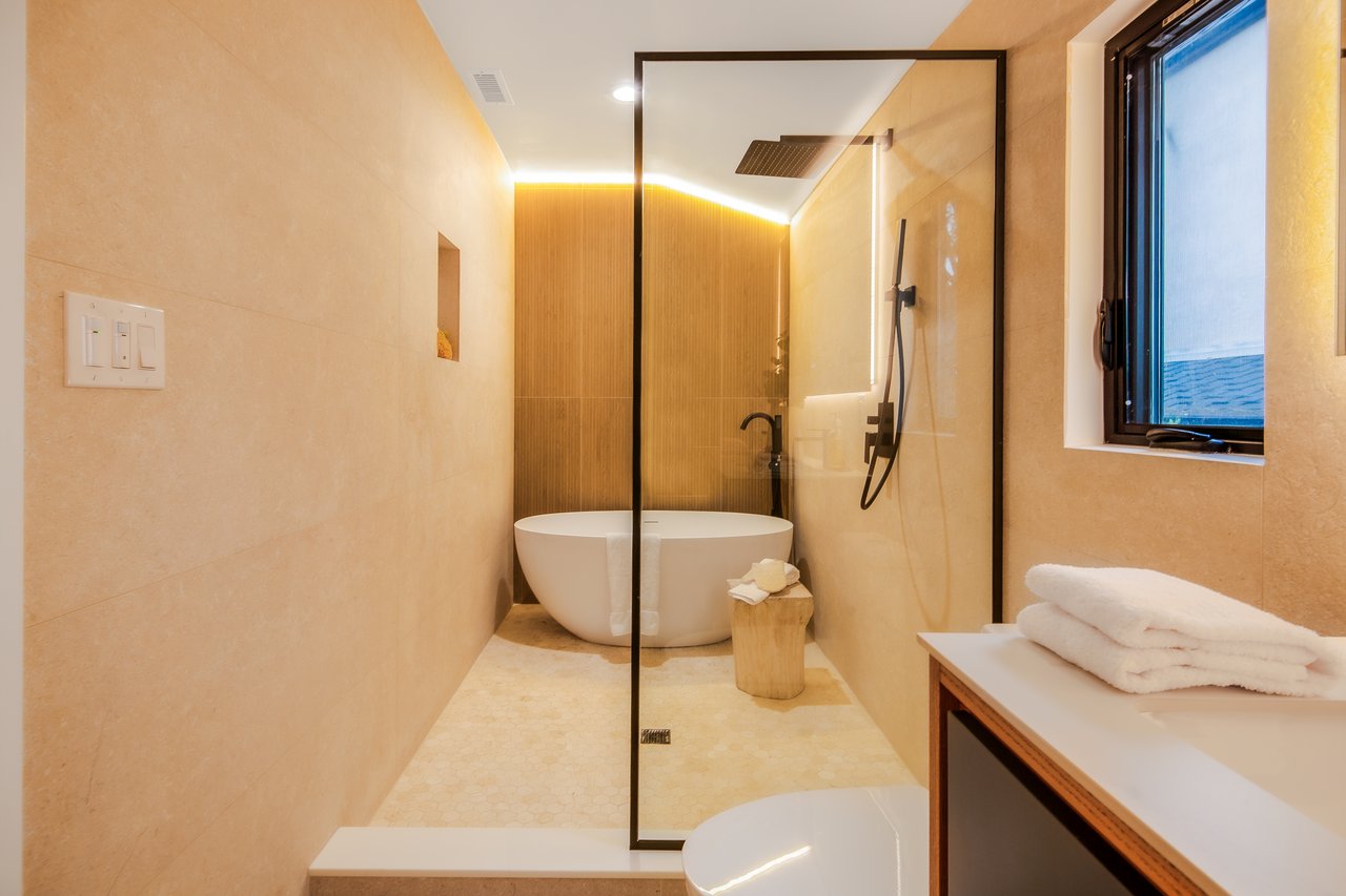 8921 Appian Way, Hollywood Hills