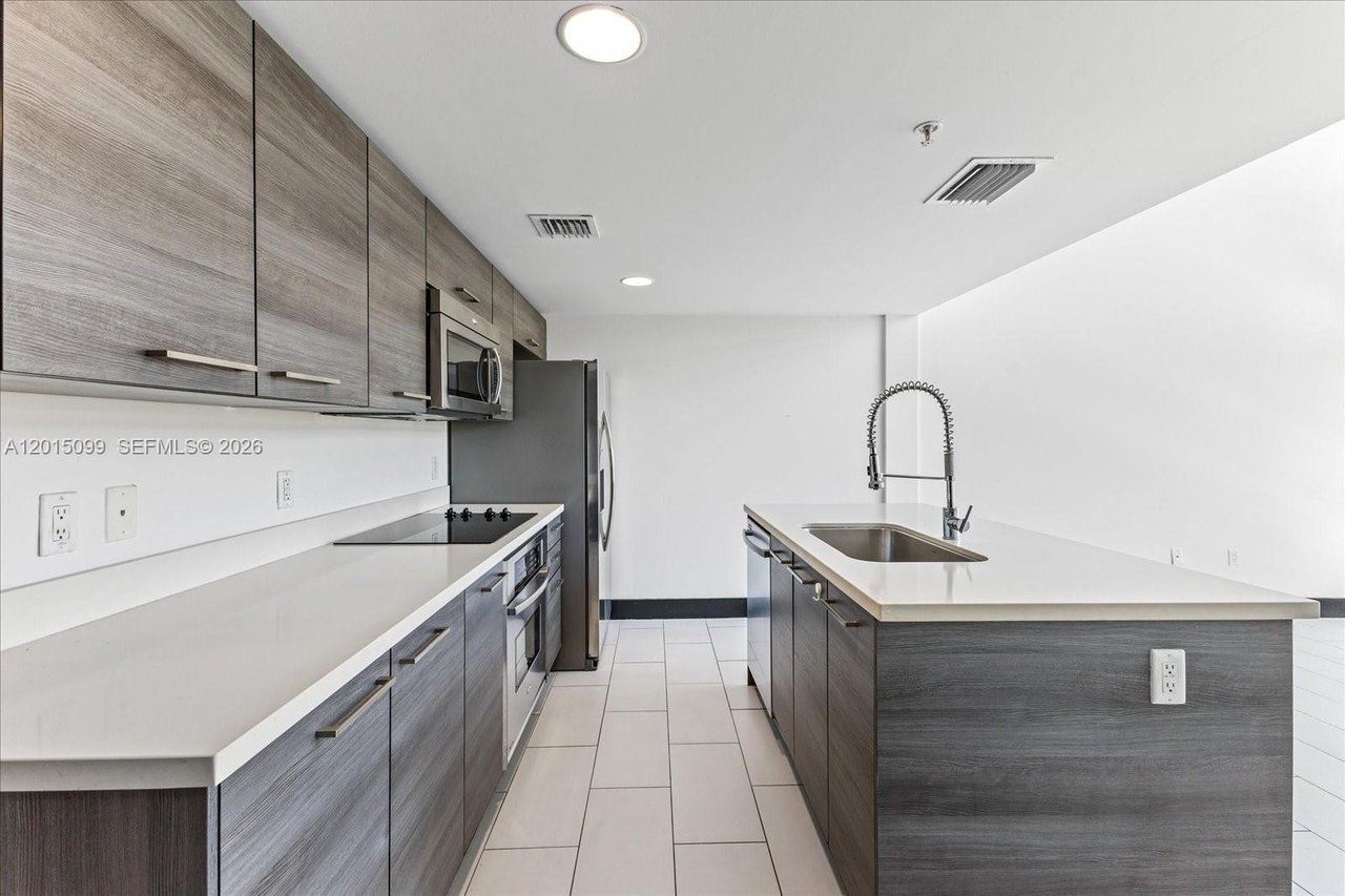 miami-beach-condo-for-sale-kitchen