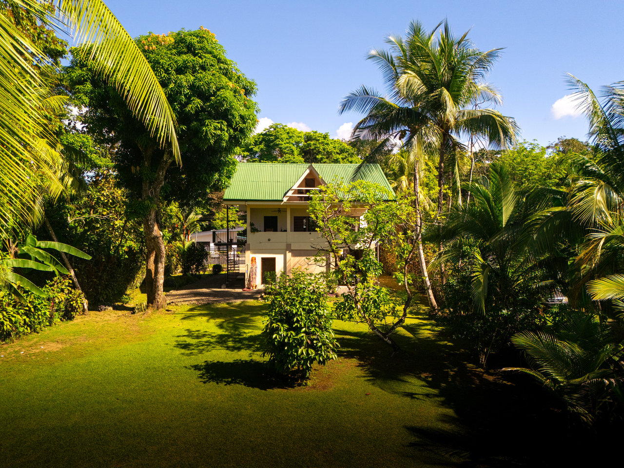 Casa Brisa de La Playa, 2 Bedroom Home Just Steps From the Beach!