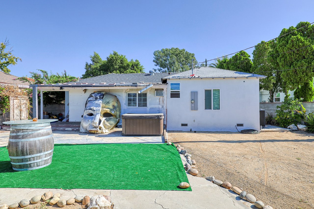 8441 Rincon Ave
