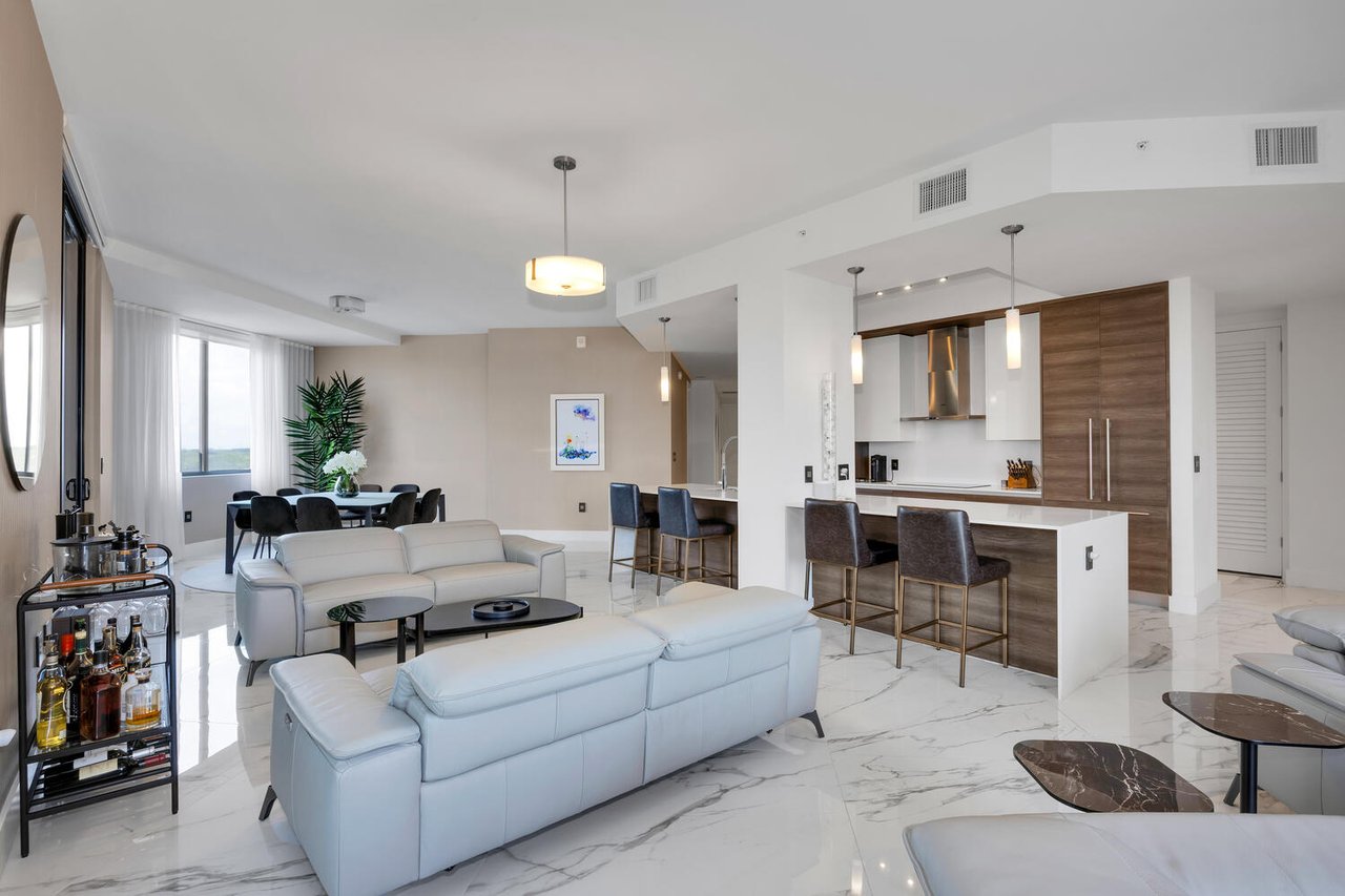 Exceptional Lower Penthouse Corner Unit in The City Beautiful