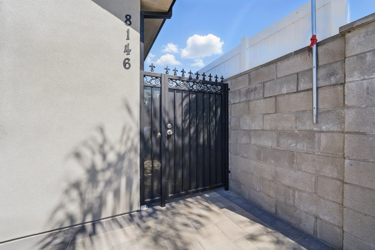 4 Units in North Hollywood