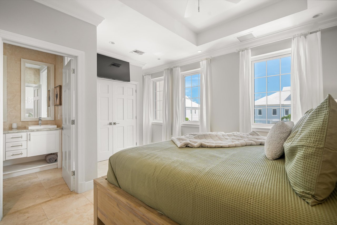 Luxury Oceanview Residence in Palm Cay 