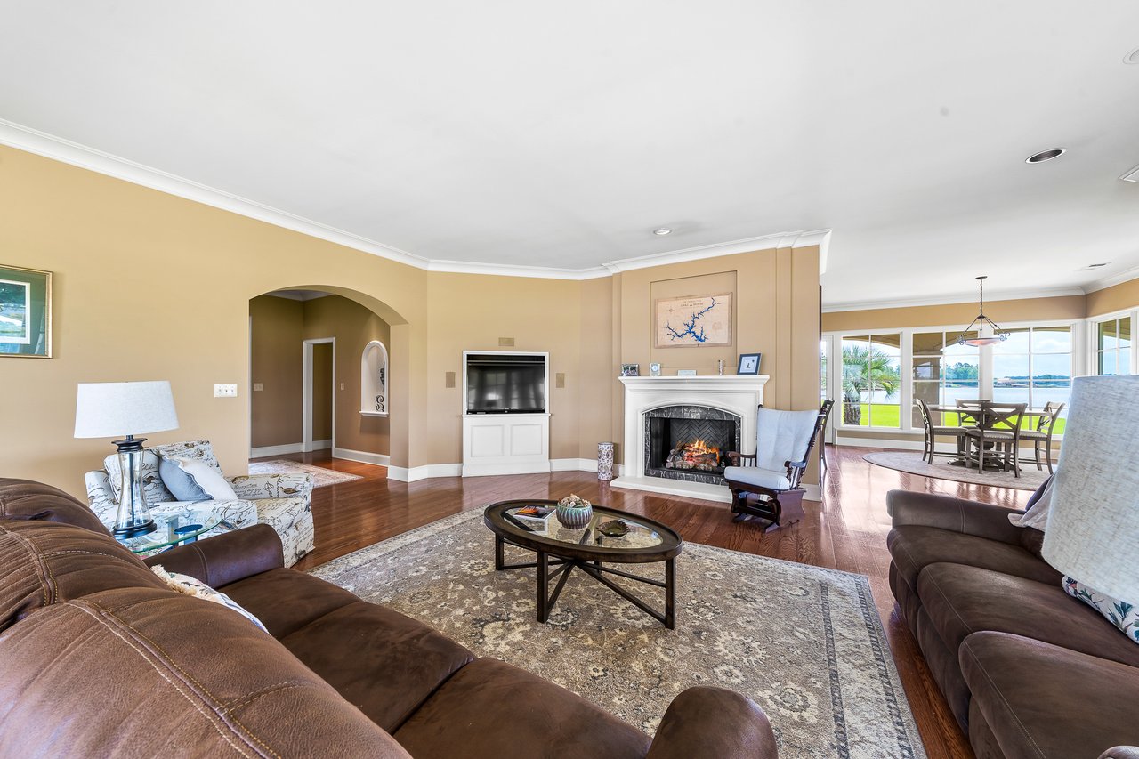 745 S Chickasaw Trail