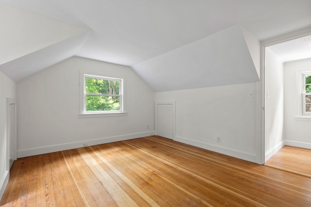 65 Laurelton Road