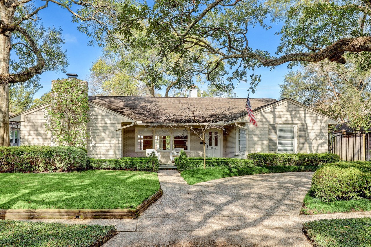 3838 Meadow Lake Ln