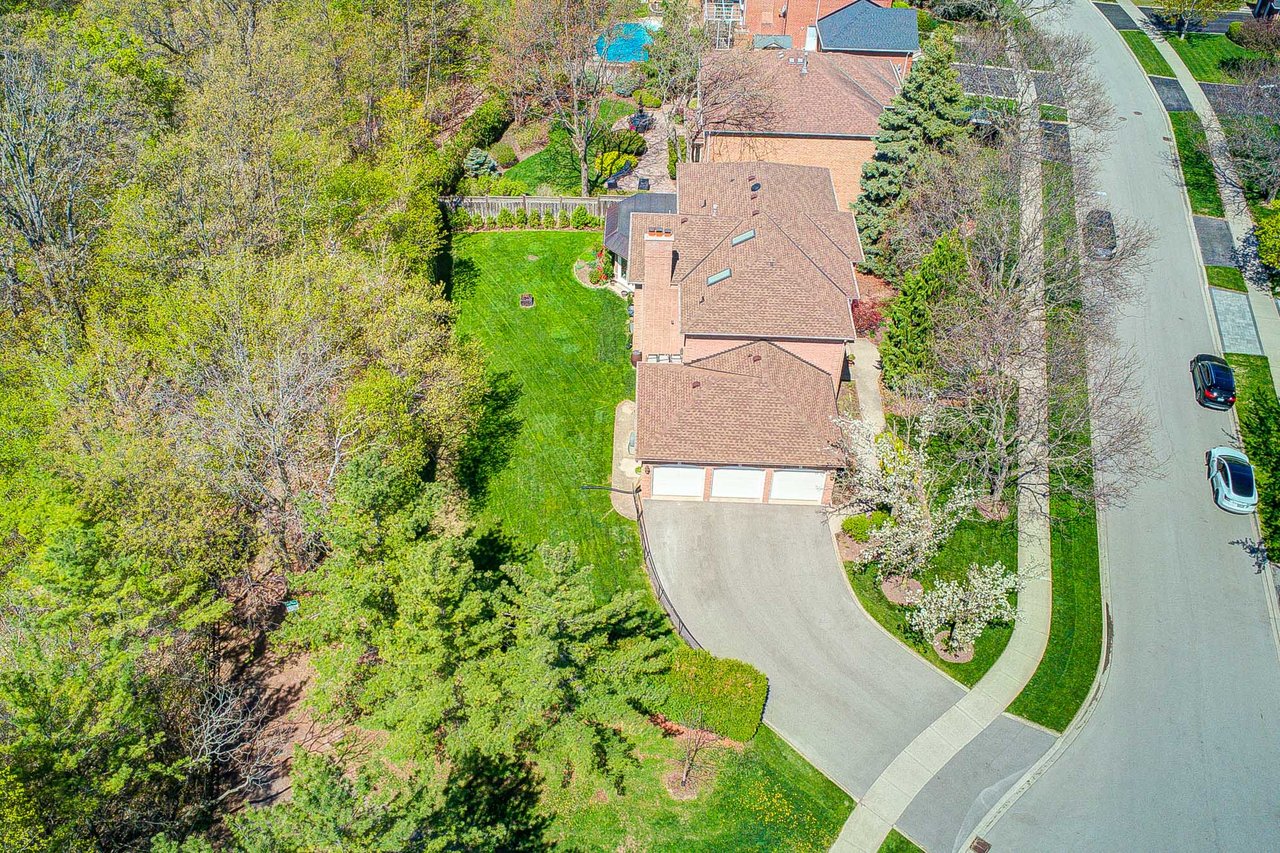1296 Mapleridge Cres