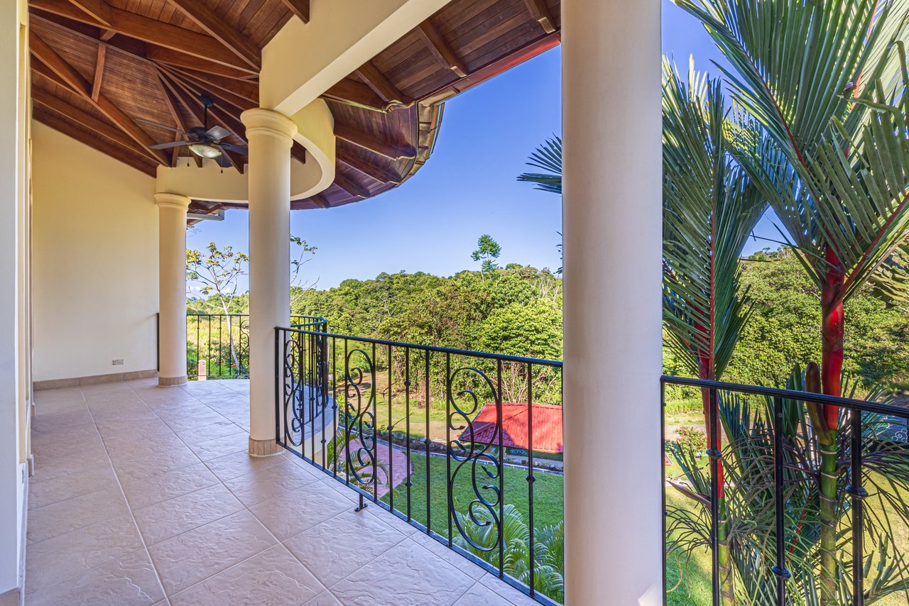 Elegant 3 Bedroom + Office Jungle Home in Puesta Del Sol, Ojochal