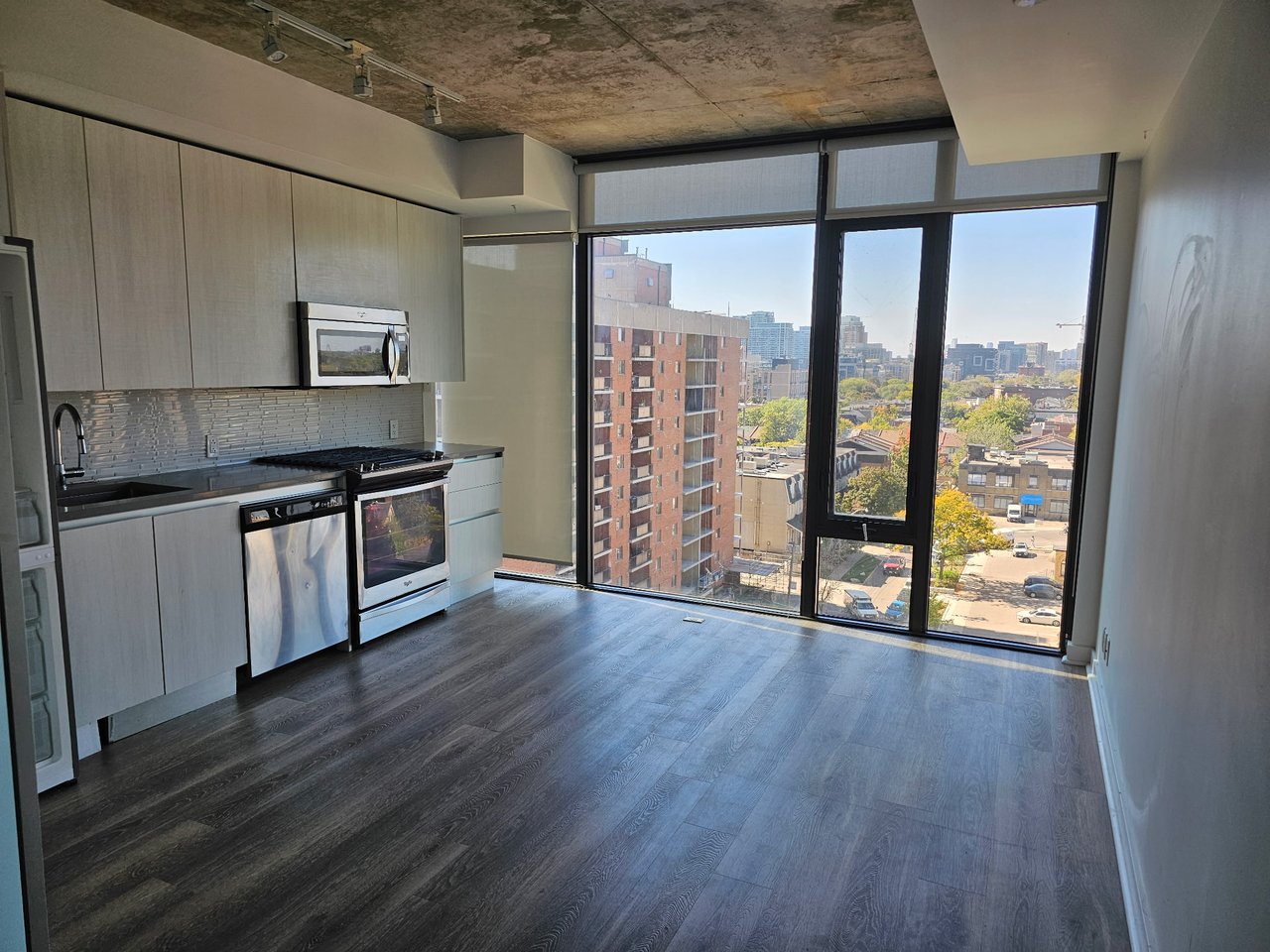 111 Bathurst Street 810