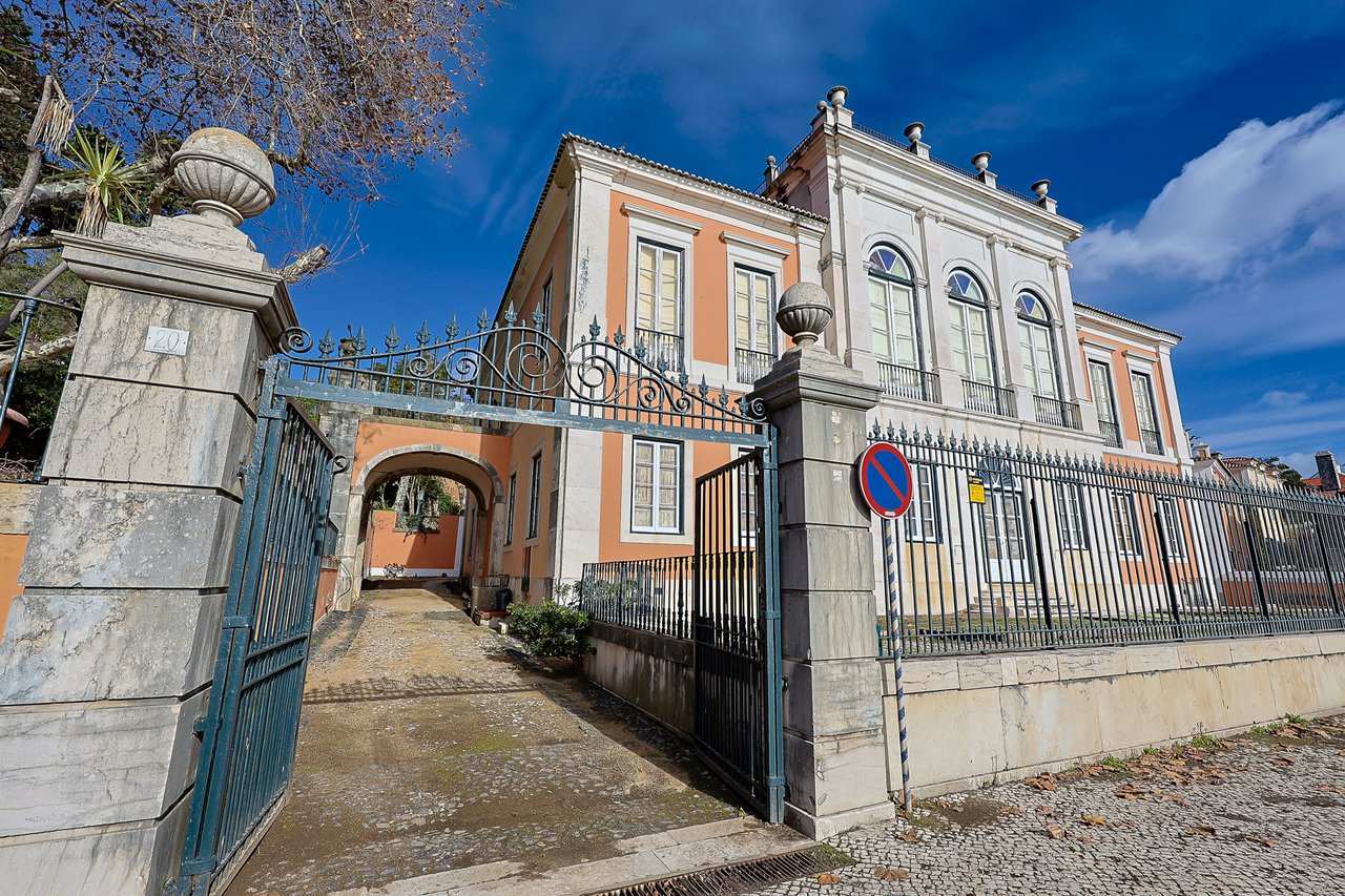Quinta do Relógio: Historic 19th-Century Waterfront Palacete in Paço de Arcos, Oeiras