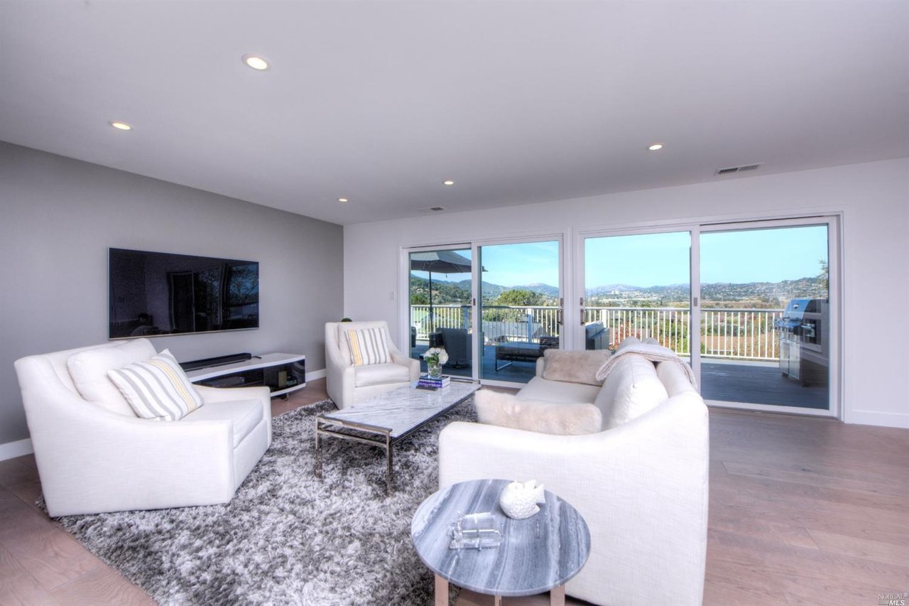 13 Constitution Dr