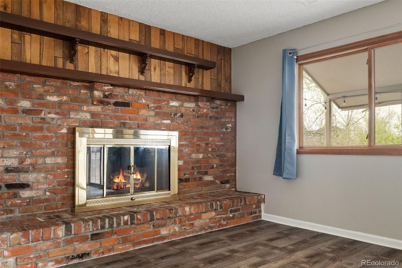 9911 Perry Ct