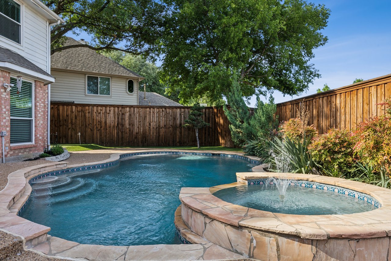 2716 Meadow Hills Lane
