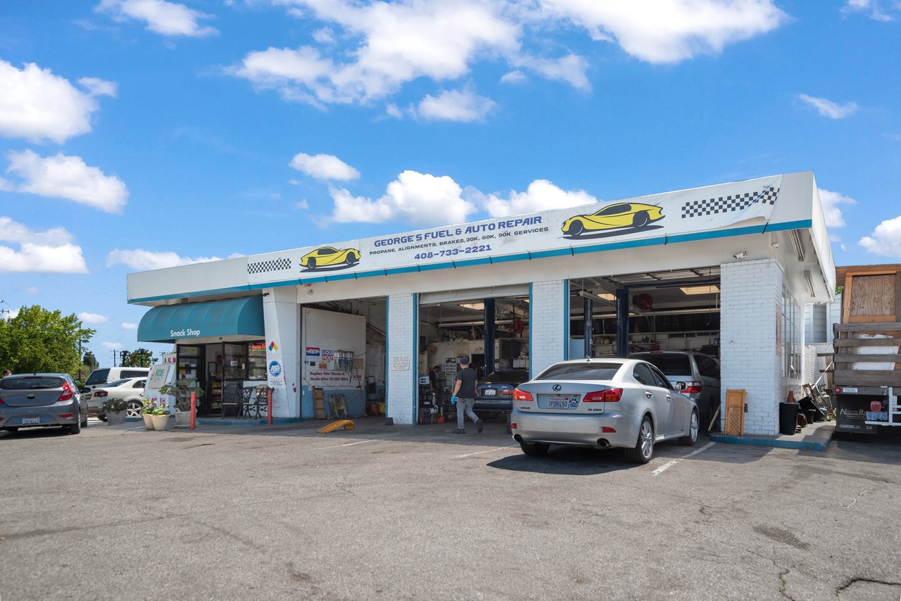 Non-Branded Service Station For Sale