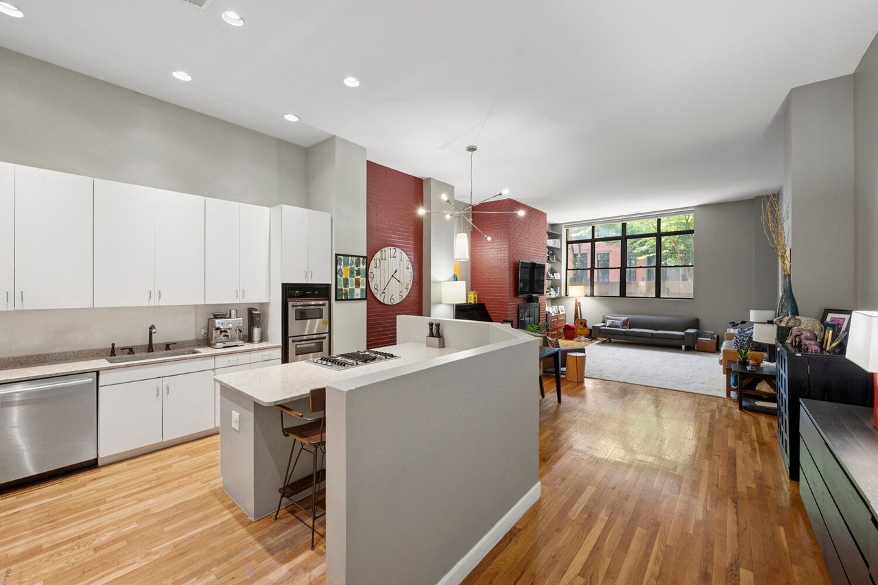 247 West 12th Street Unit: 1D