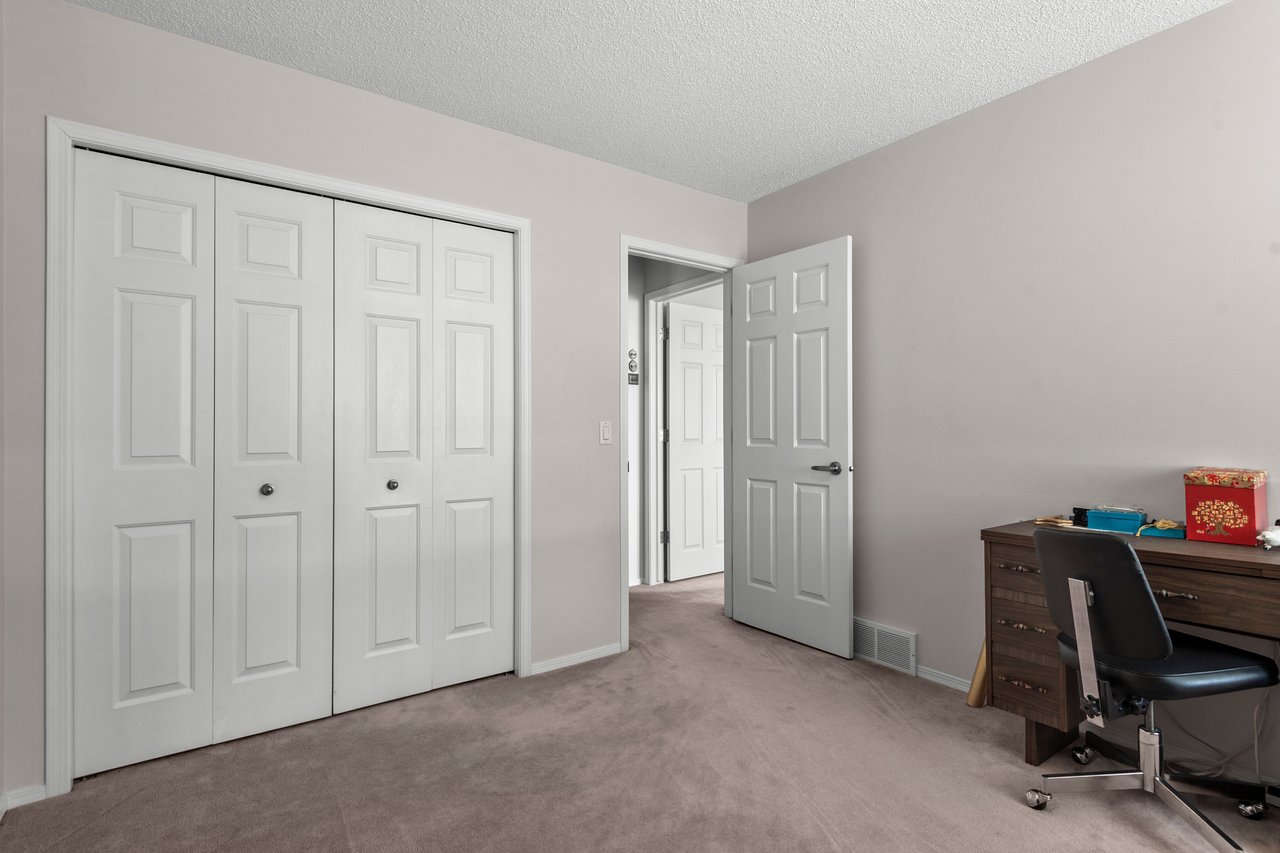 180 Valley Ridge Heights NW