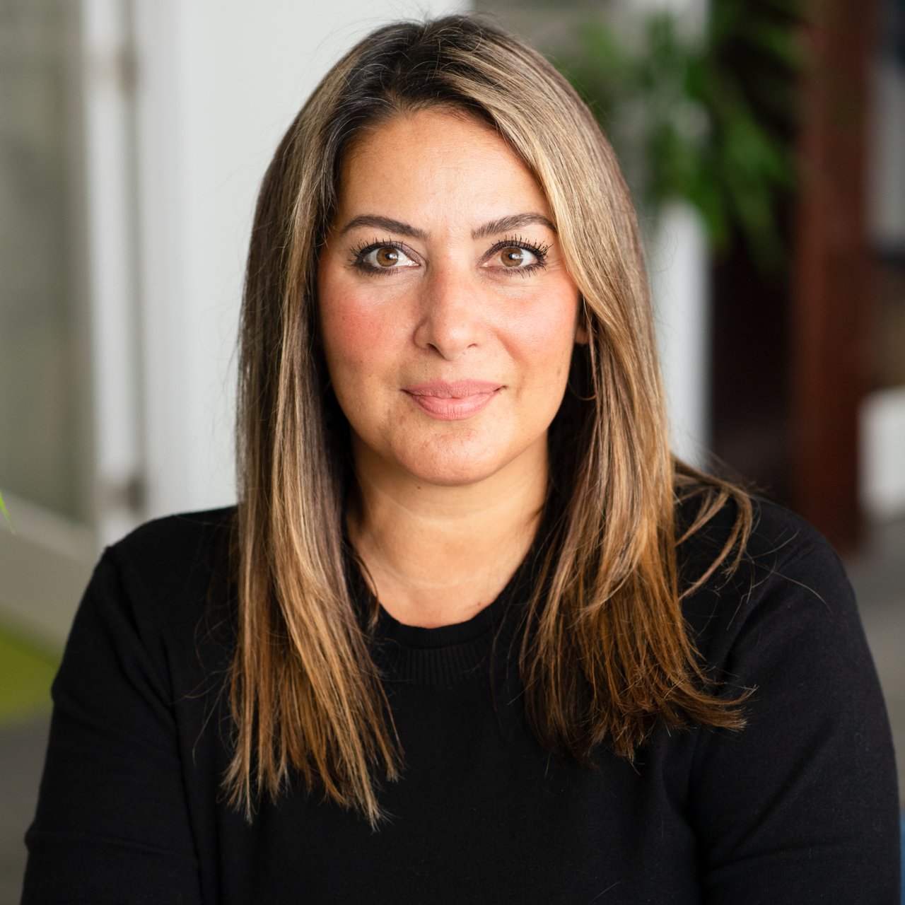 Viki Polizos Toronto, ON Real Estate Agent Headshot