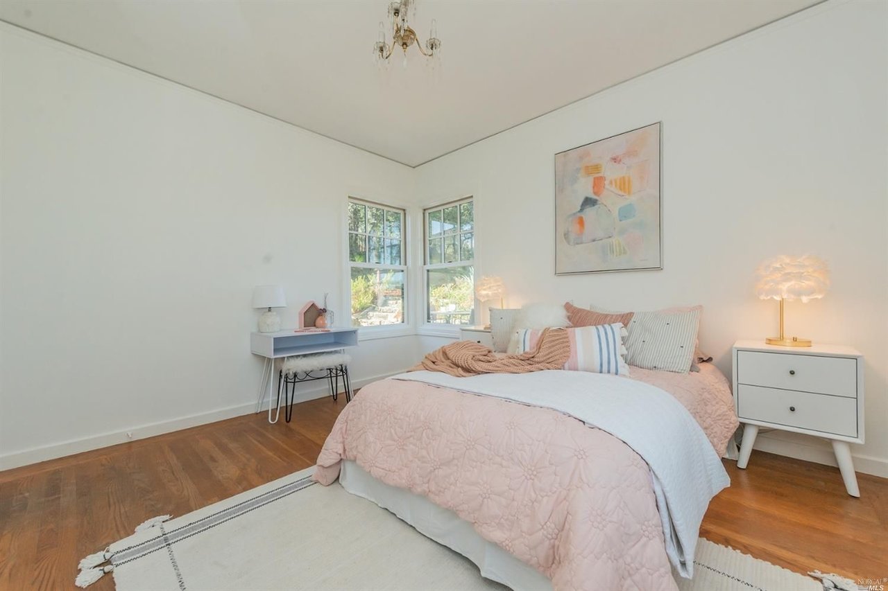 50 Oakwood Ct