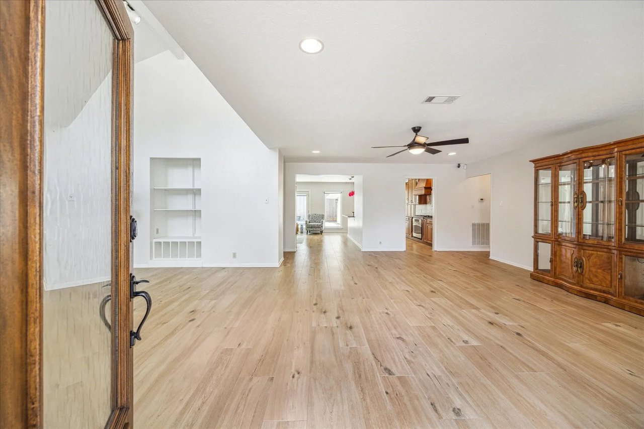 7601 Windswept Ln