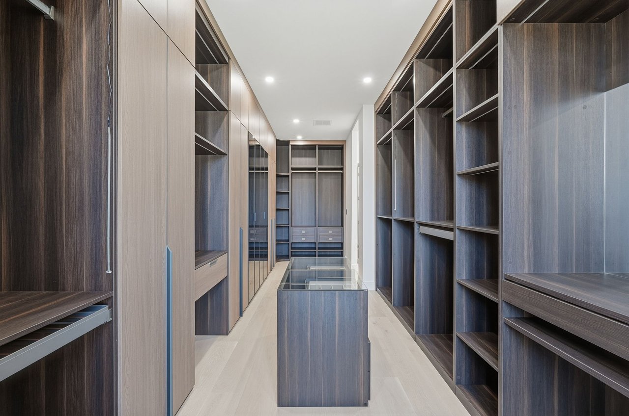 3106 N VALENCIA Lane