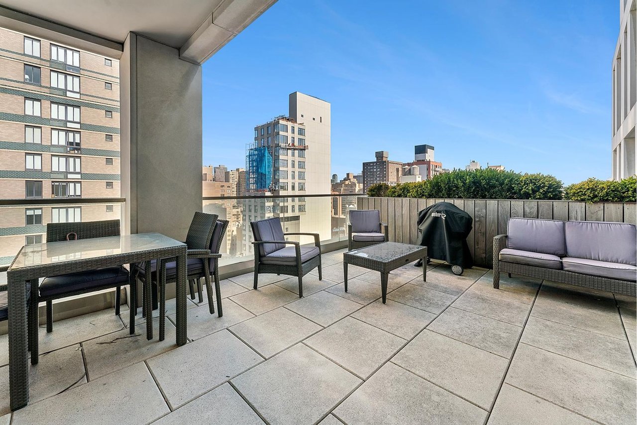 160 East 22nd Street 17A