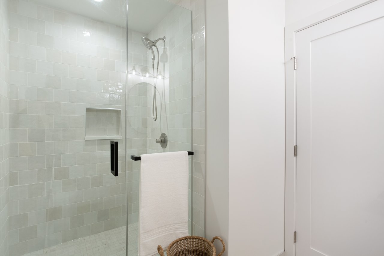 2(SE) - 833 6th Street