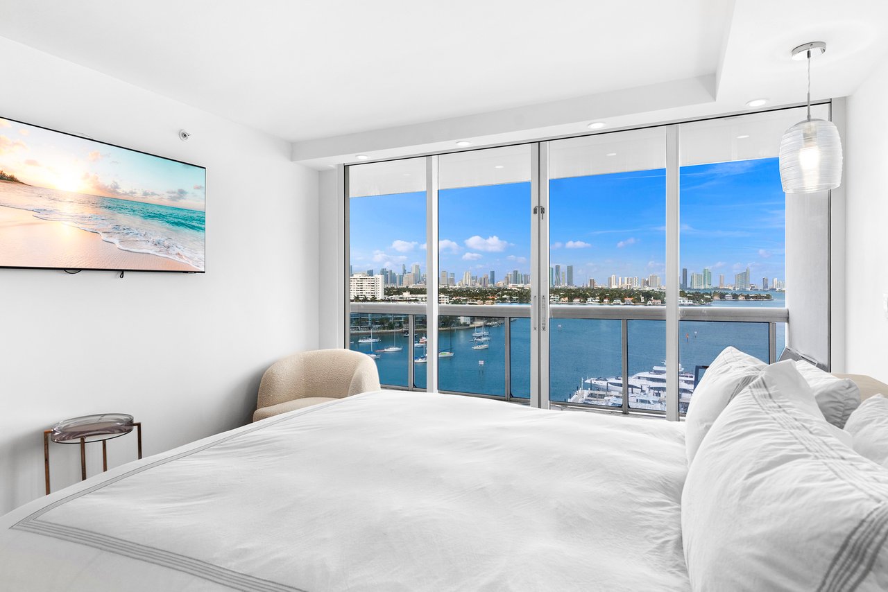 1800 Sunset Harbour 1202/04