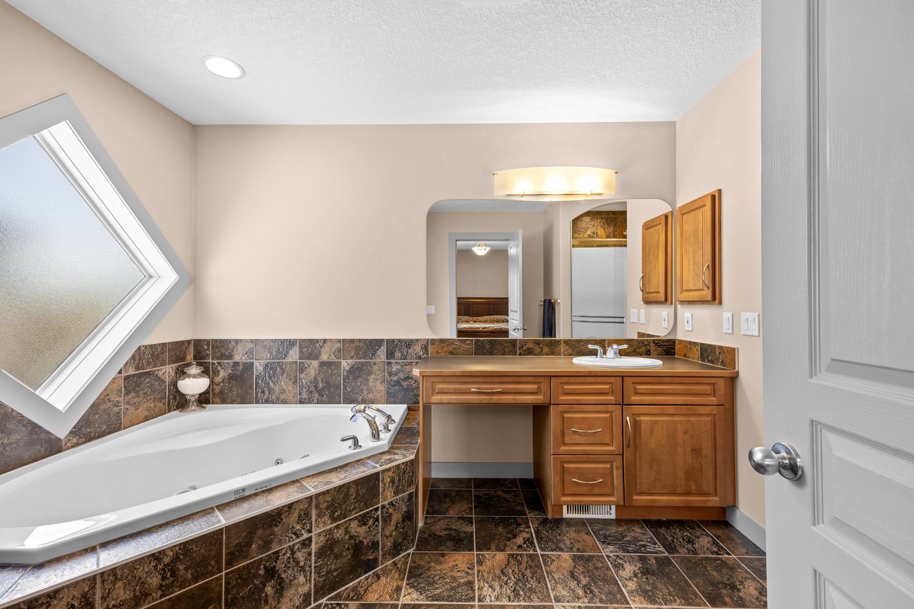 139 Tuscany Ridge Close NW
